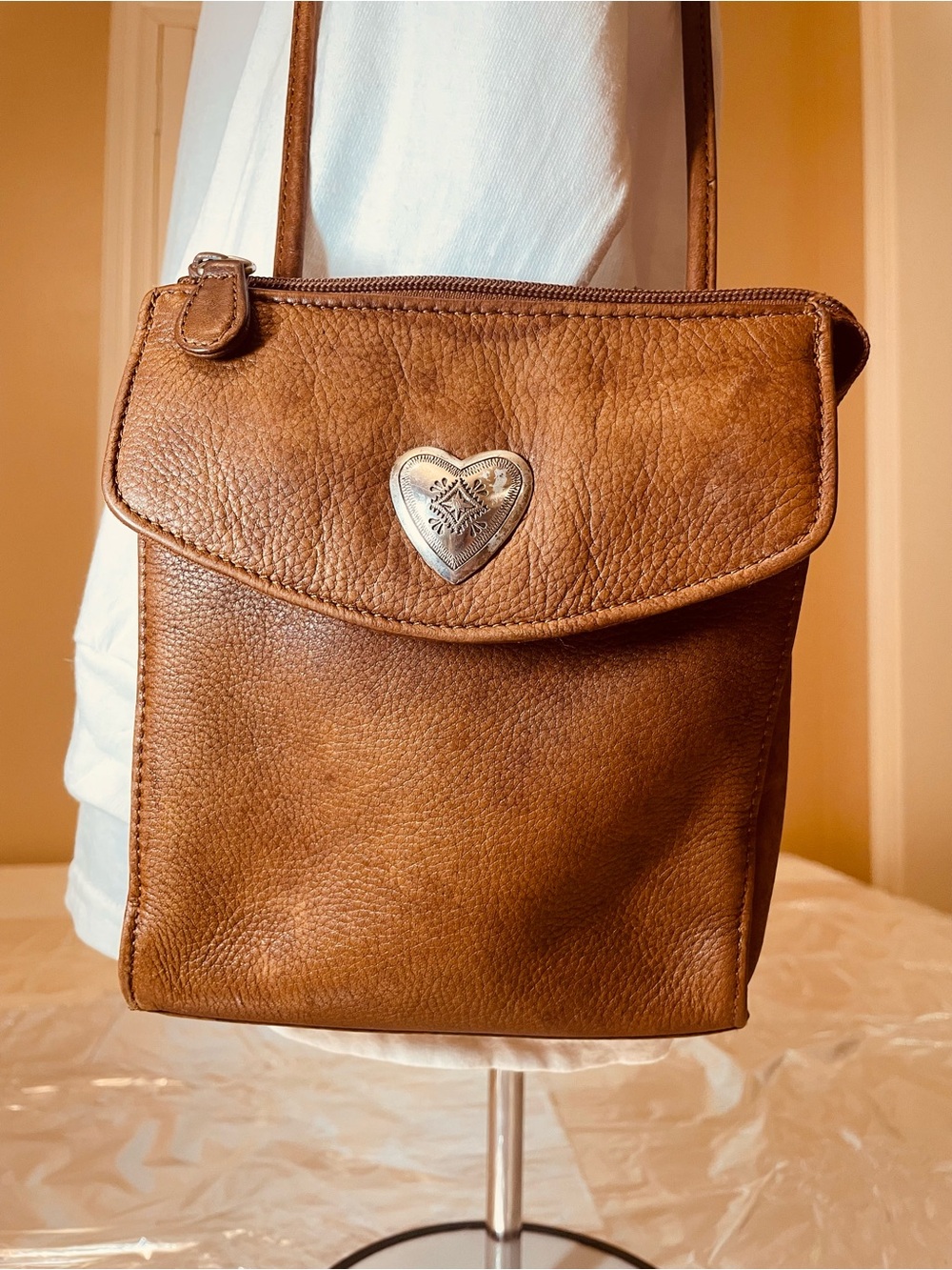 Vintage Y2K 90s Fossil Saddle Tan Brown Leather Crossbody Bag with Silver Heart